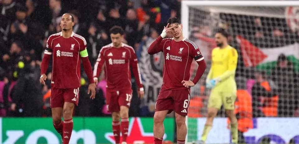 Jugadores de Liverpool decepcionados tras el partido