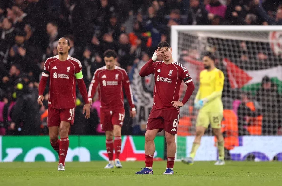 Jugadores de Liverpool decepcionados tras el partido