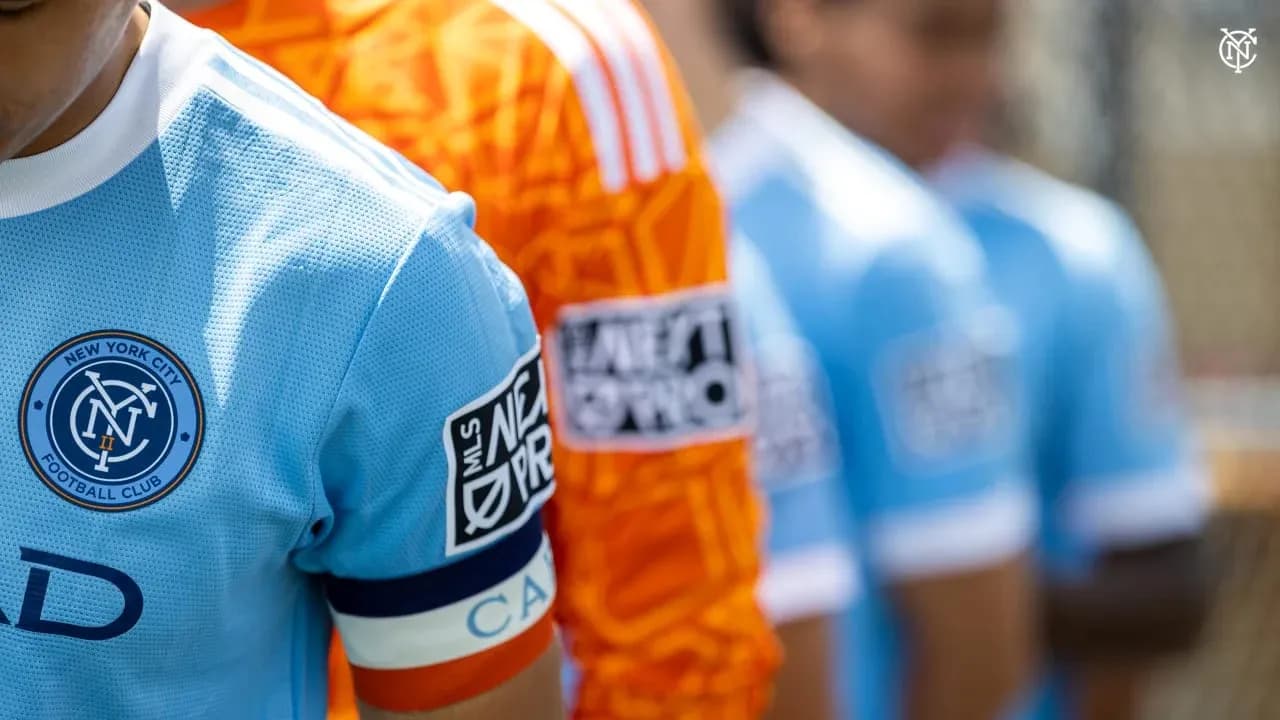Jugadores de New York City II en uniforme