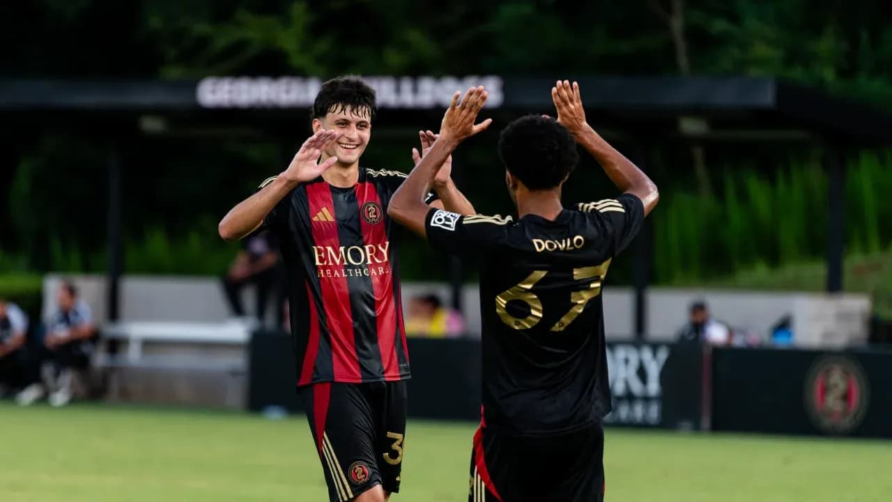 Jugadores de Atlanta United celebrando un gol