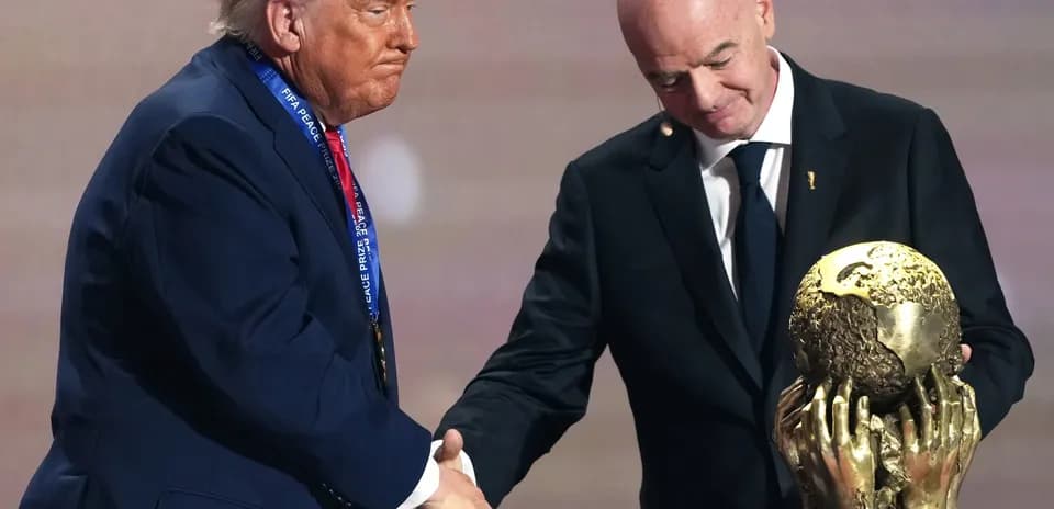 Donald Trump recibe el Premio de la Paz de la FIFA