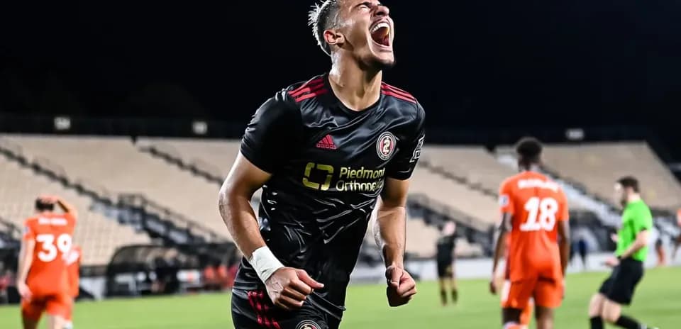 Jugador celebrando un gol de Atlanta United II
