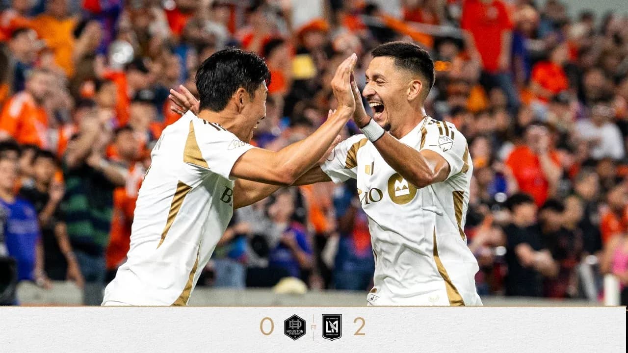 Jugadores celebrando un gol de Los Angeles FC II
