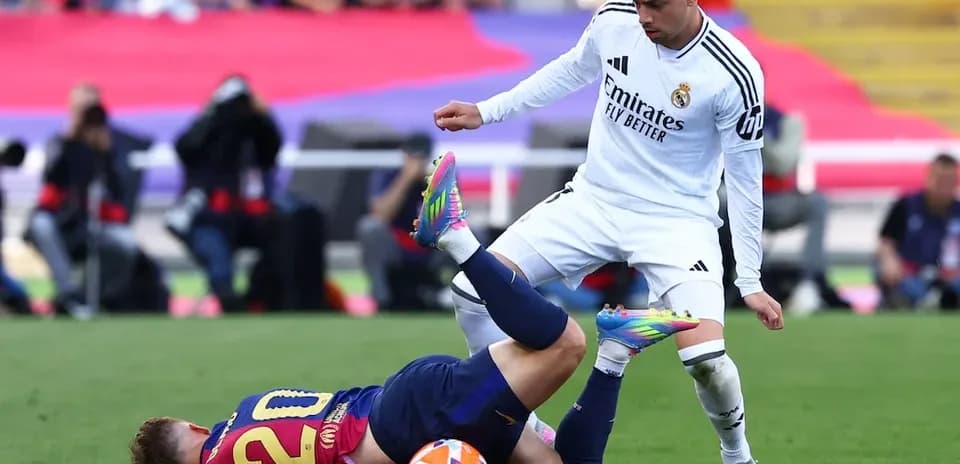 Jugador de Barcelona cae ante un rival de Madrid