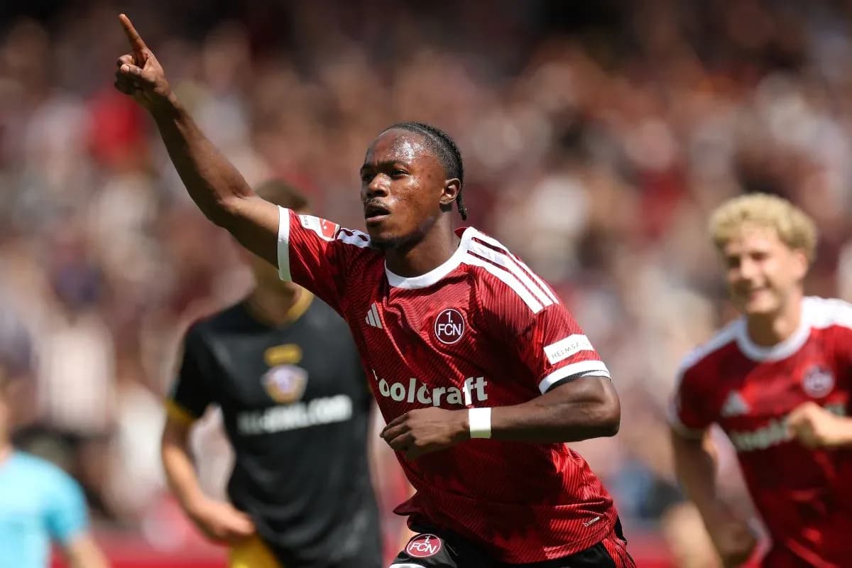 Jugador de FCN celebrando un gol en el partido