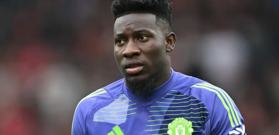 Portero de Manchester United en uniforme durante partido