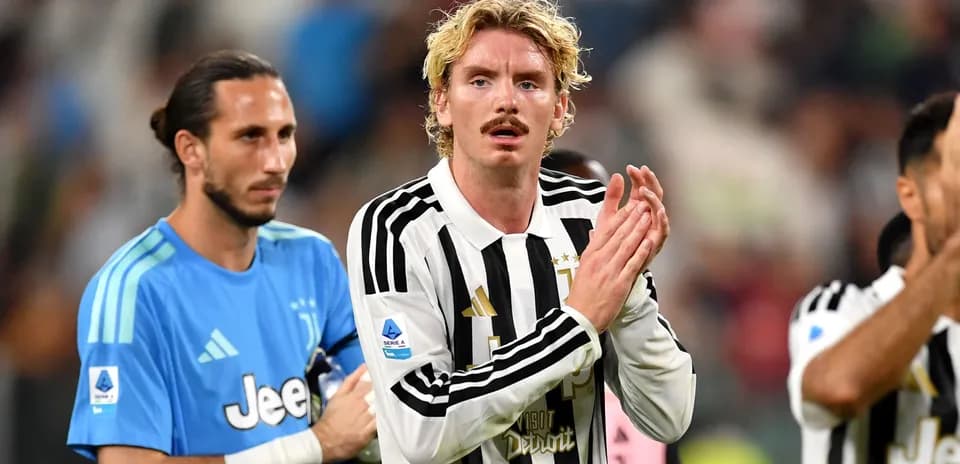 Jugadores de Juventus aplaudiendo tras el partido