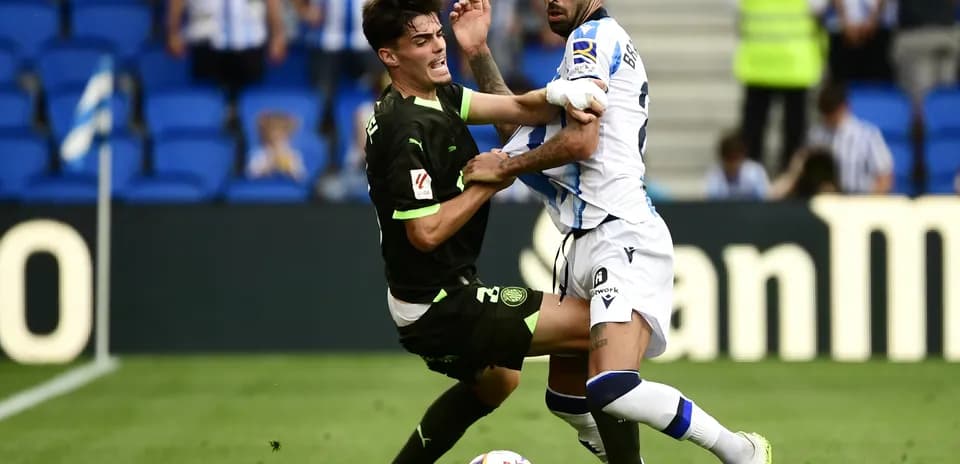 Jugadores en acción durante Girona vs Real Sociedad