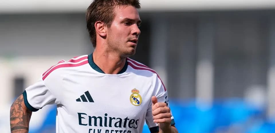 Jugador de Real Madrid corriendo durante el entrenamiento