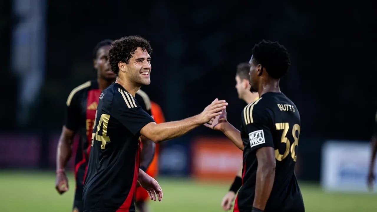 Jugadores de Atlanta United II celebrando un gol