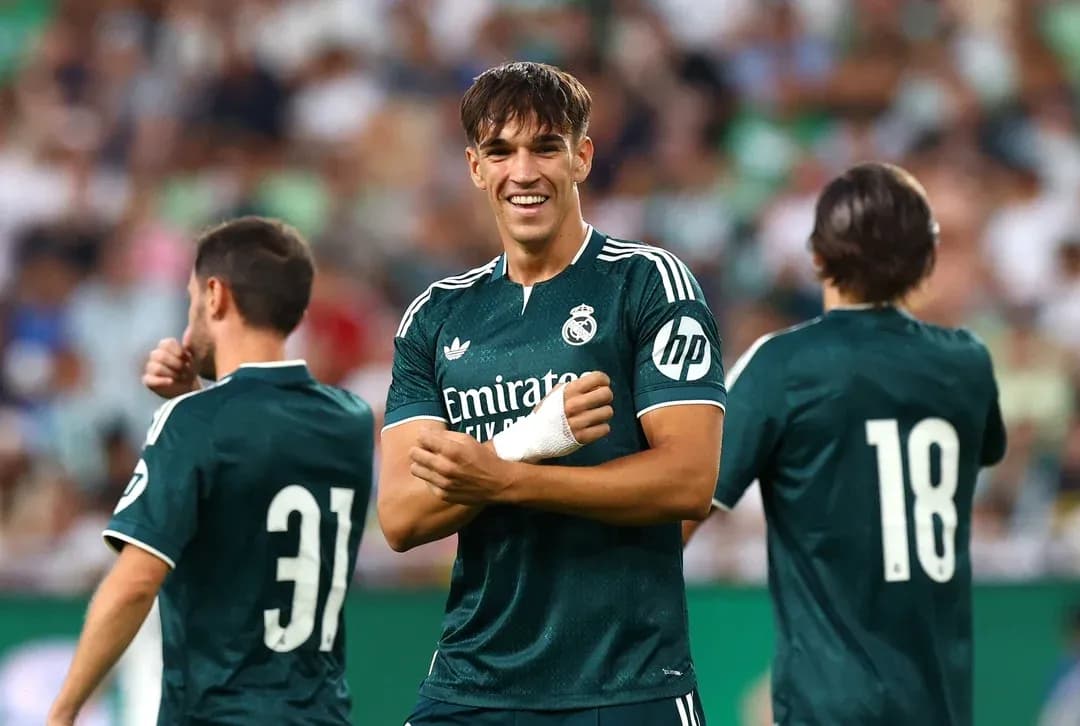 Jugadores de Real Madrid en el campo de juego