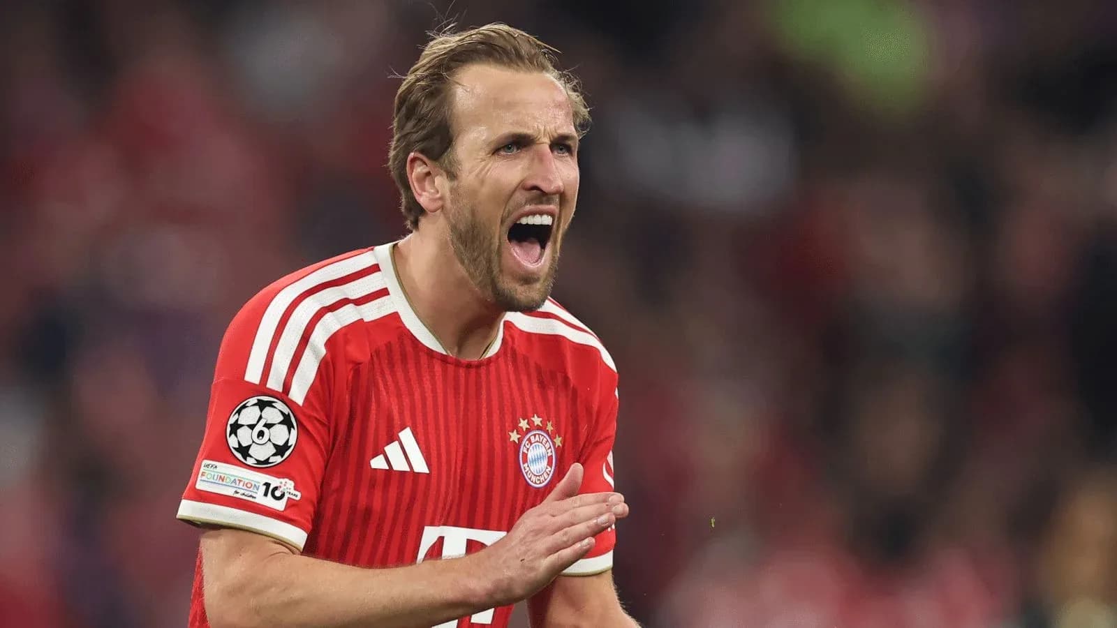 Jugador de Bayern Múnich animando a su equipo