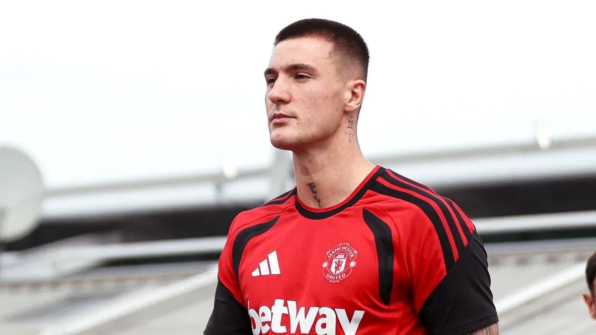 Jugador de Manchester United con camiseta roja