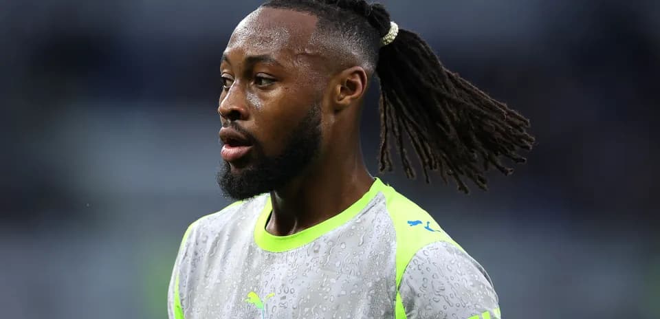 Jugador con cabello recogido en la cancha