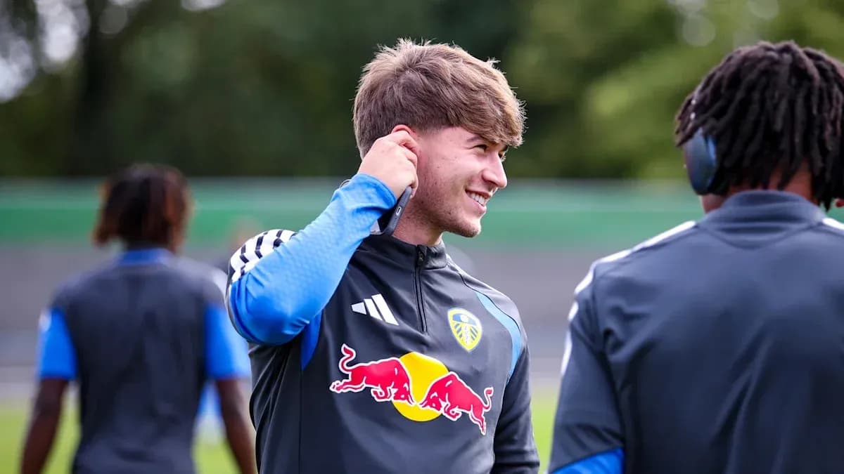 Jugador de Leeds United en entrenamiento con auriculares