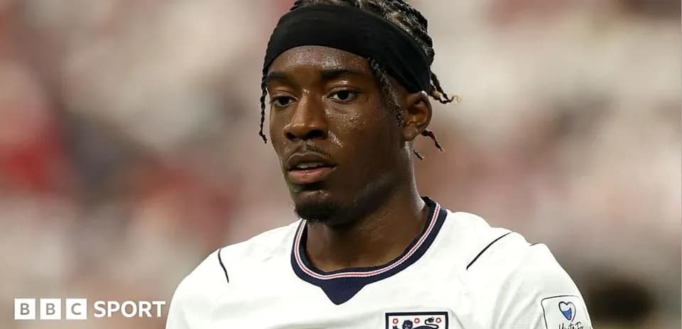 Jugador de Inglaterra en partido de fútbol
