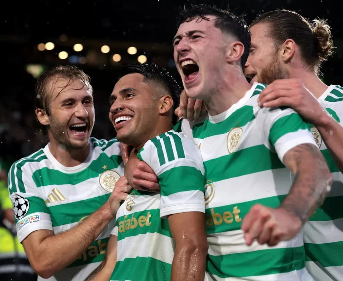 Jugadores de Celtic celebrando un gol
