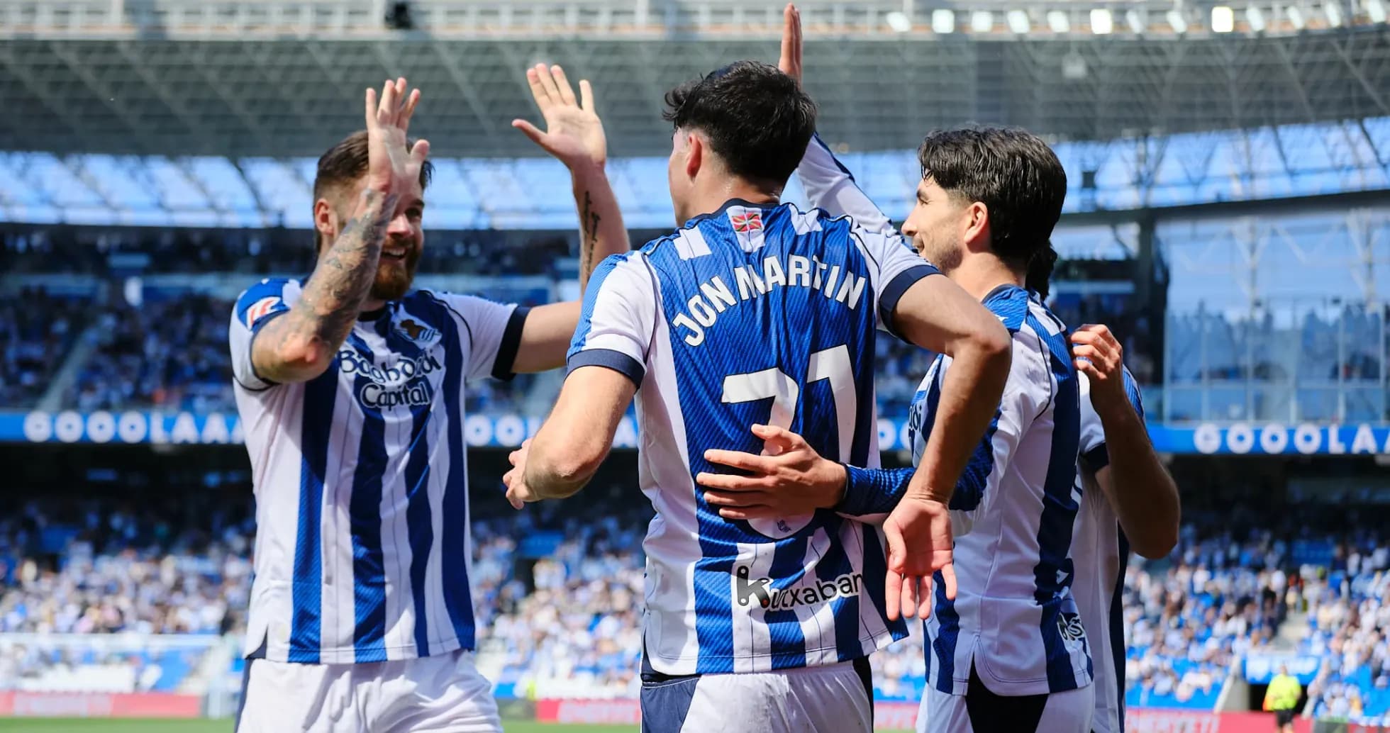Jugadores de Real Sociedad celebrando un gol