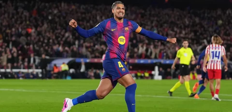 Jugador de Barcelona celebrando un gol en el campo