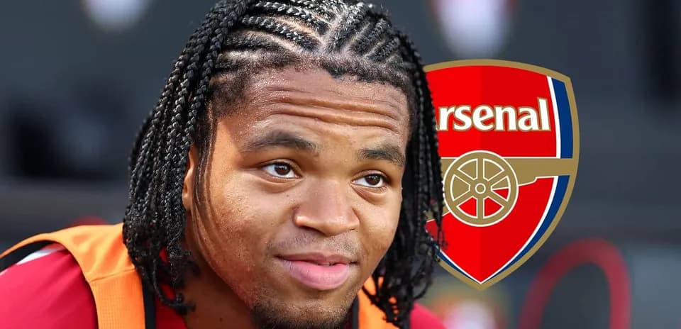 Jugador de Arsenal con trenzas en el banquillo