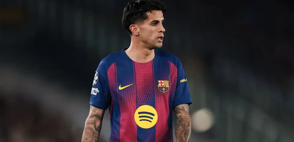 Jugador de Barcelona en el campo durante el partido