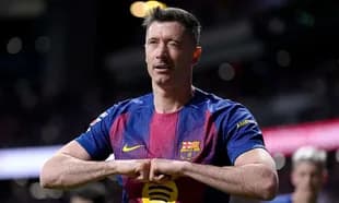 Jugador de Barcelona celebrando un gol en el campo