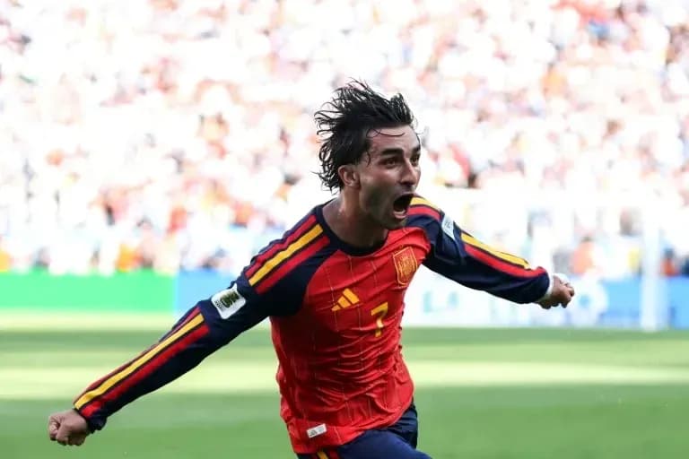 Jugador de España celebrando un gol en el partido