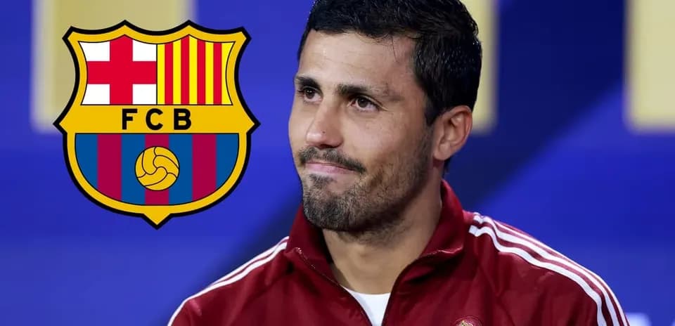Jugador de fútbol en conferencia de prensa