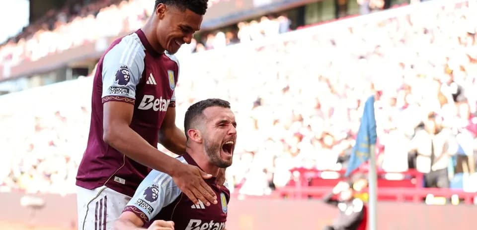Jugadores de Aston Villa celebrando un gol