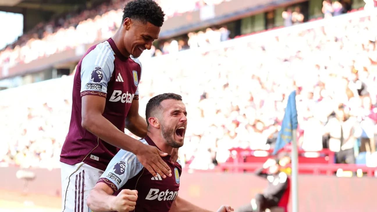 Jugadores de Aston Villa celebrando un gol