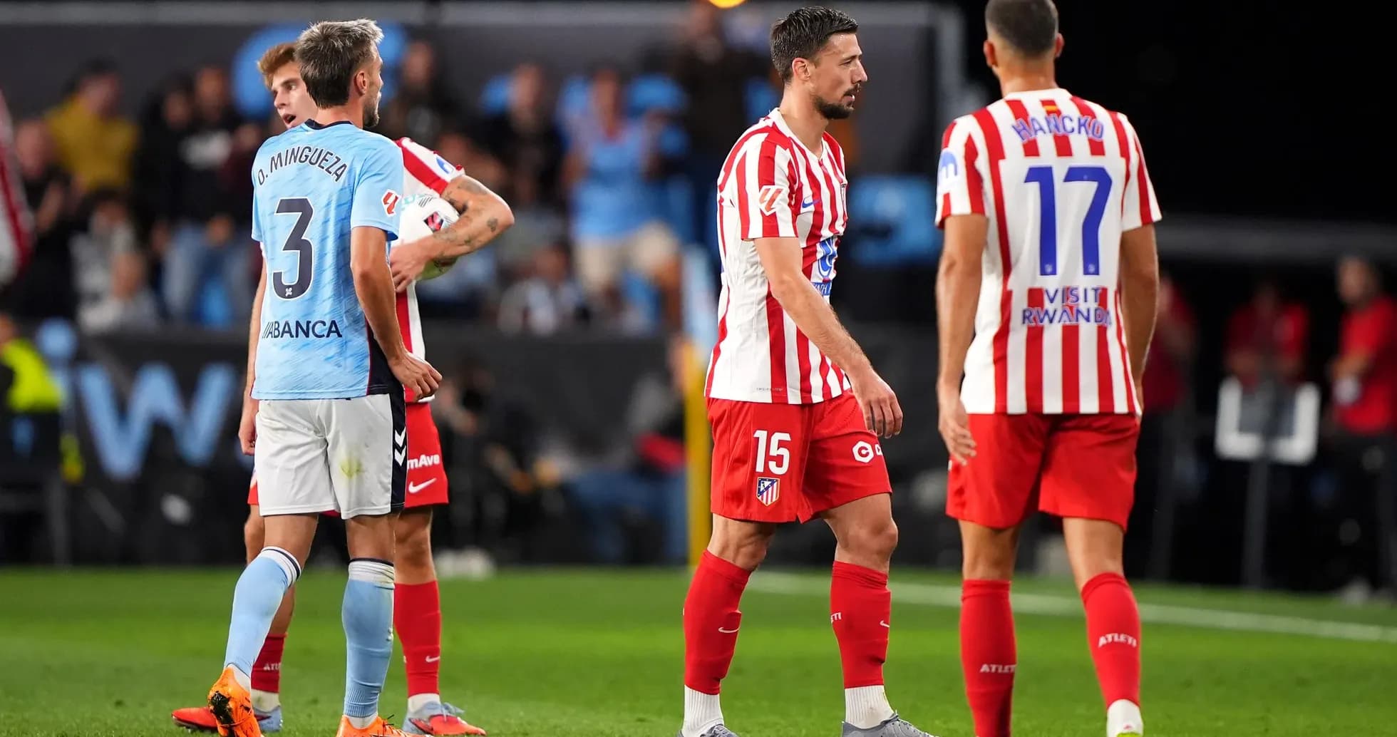 Jugadores de Atlético de Madrid y Celta de Vigo