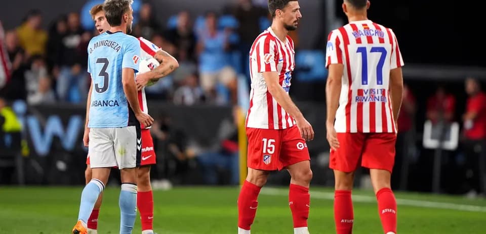 Jugadores de Atlético de Madrid y Celta de Vigo