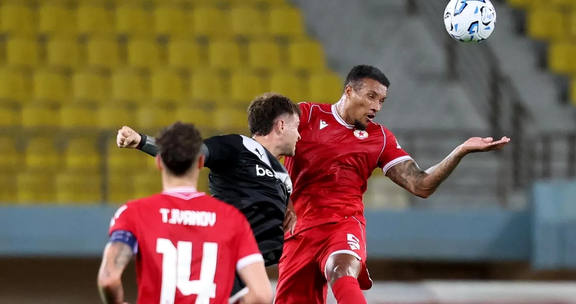 Jugador de CSKA Sofia en acción durante el partido