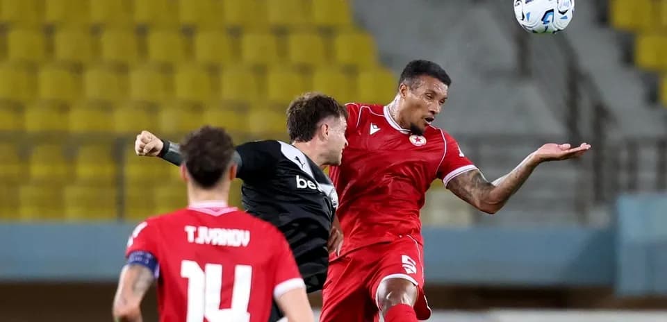 Jugador de CSKA Sofia en acción durante el partido