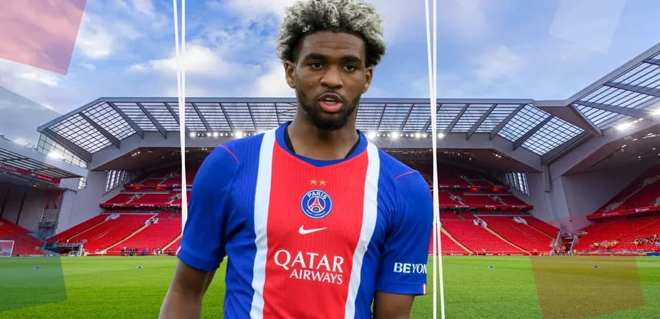 Jugador de PSG en el campo de Anfield