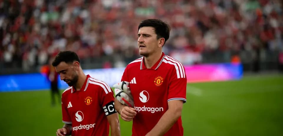 Jugadores de Manchester United saliendo del campo