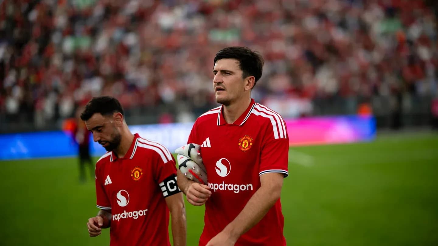 Jugadores de Manchester United saliendo del campo