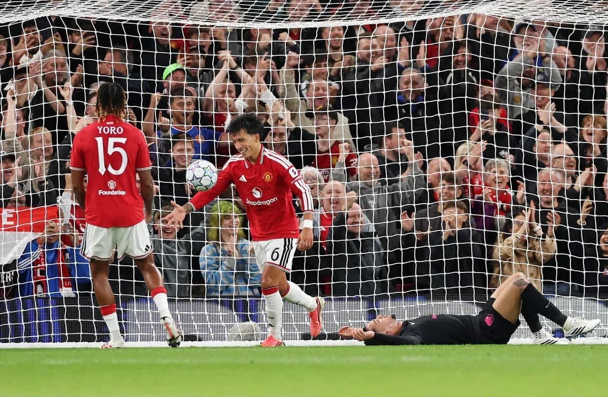 Jugadores de Manchester United celebrando un gol