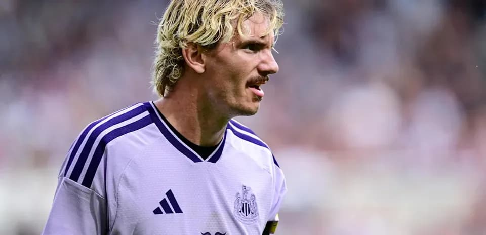 Jugador de Newcastle en acción durante el partido
