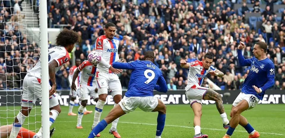 Acción en el partido Crystal Palace vs Everton