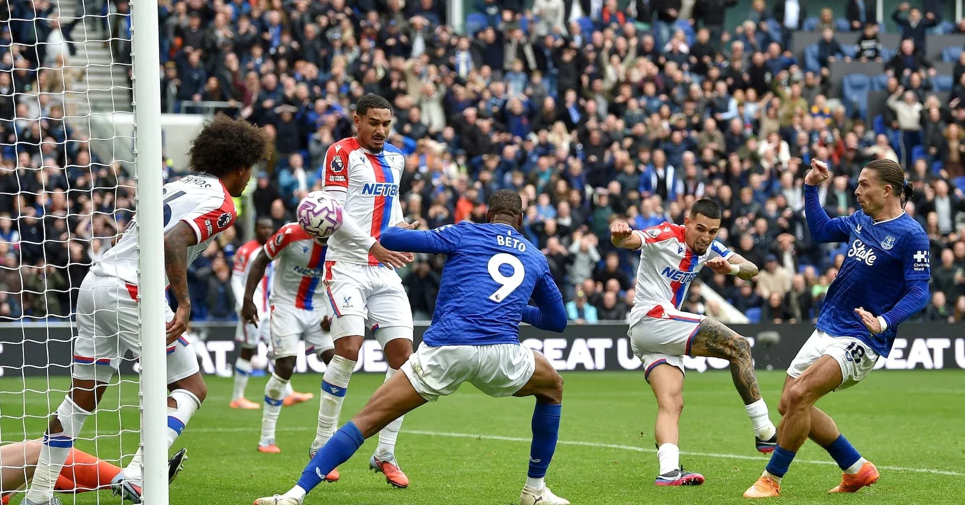 Acción en el partido Crystal Palace vs Everton