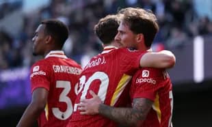 Jugadores de Liverpool celebrando un gol