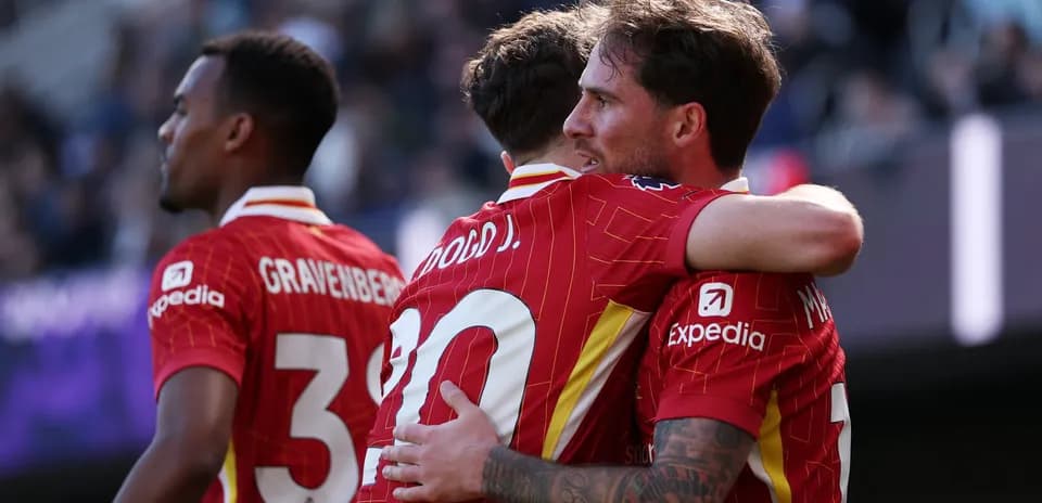 Jugadores de Liverpool celebrando un gol