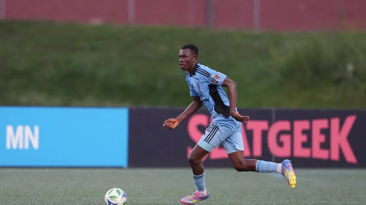 Jugador de Minnesota United II corriendo con el balón