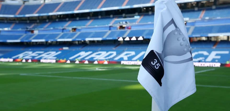 Esquina del campo en el Estadio Santiago Bernabéu