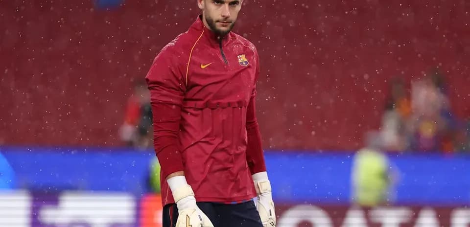 Portero de Barcelona entrenando bajo la lluvia
