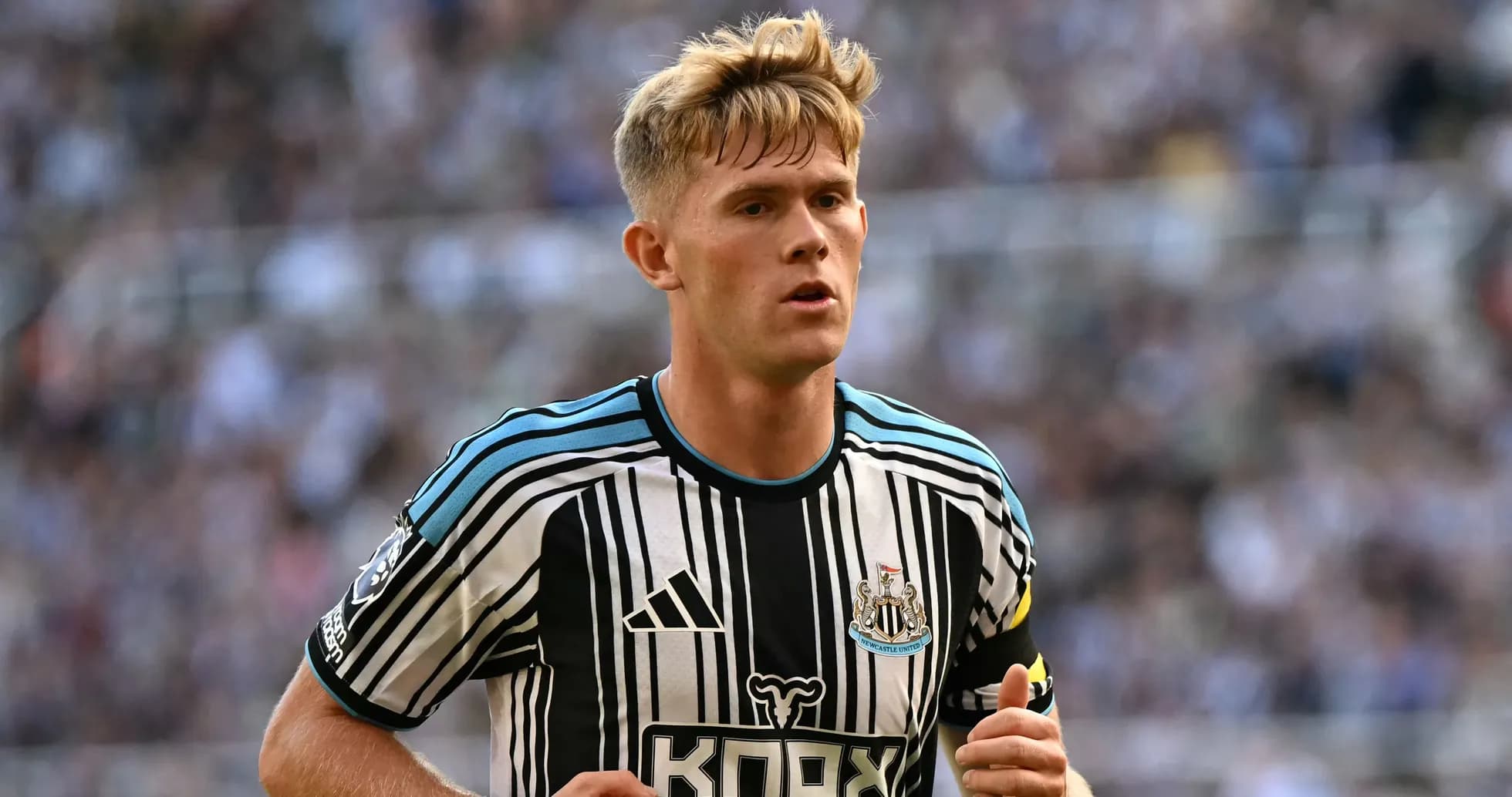 Jugador de Newcastle United en acción durante el partido