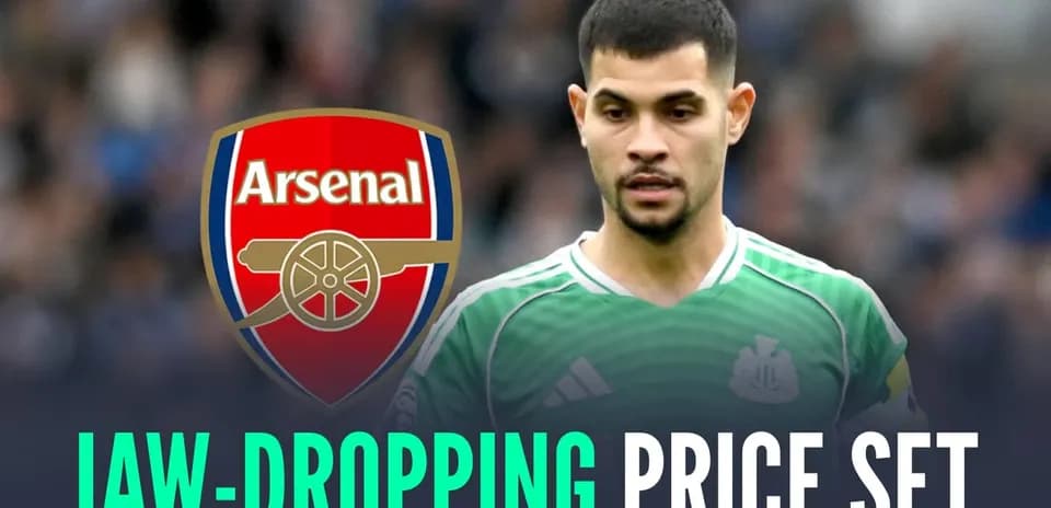 Jugador de Newcastle con camiseta verde, logo de Arsenal