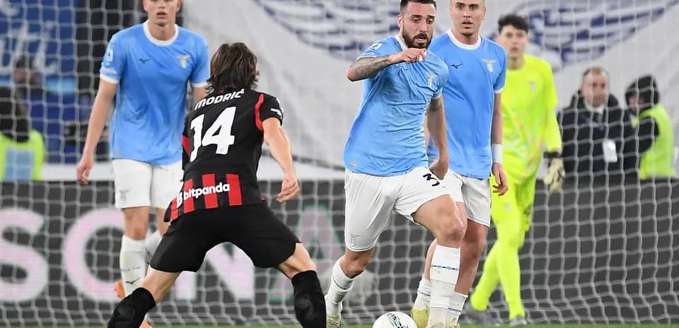 Lazio atacando durante un partido de fútbol