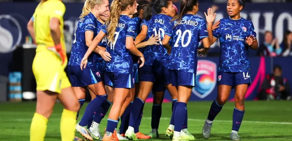 Jugadoras del San Diego Wave celebrando un gol